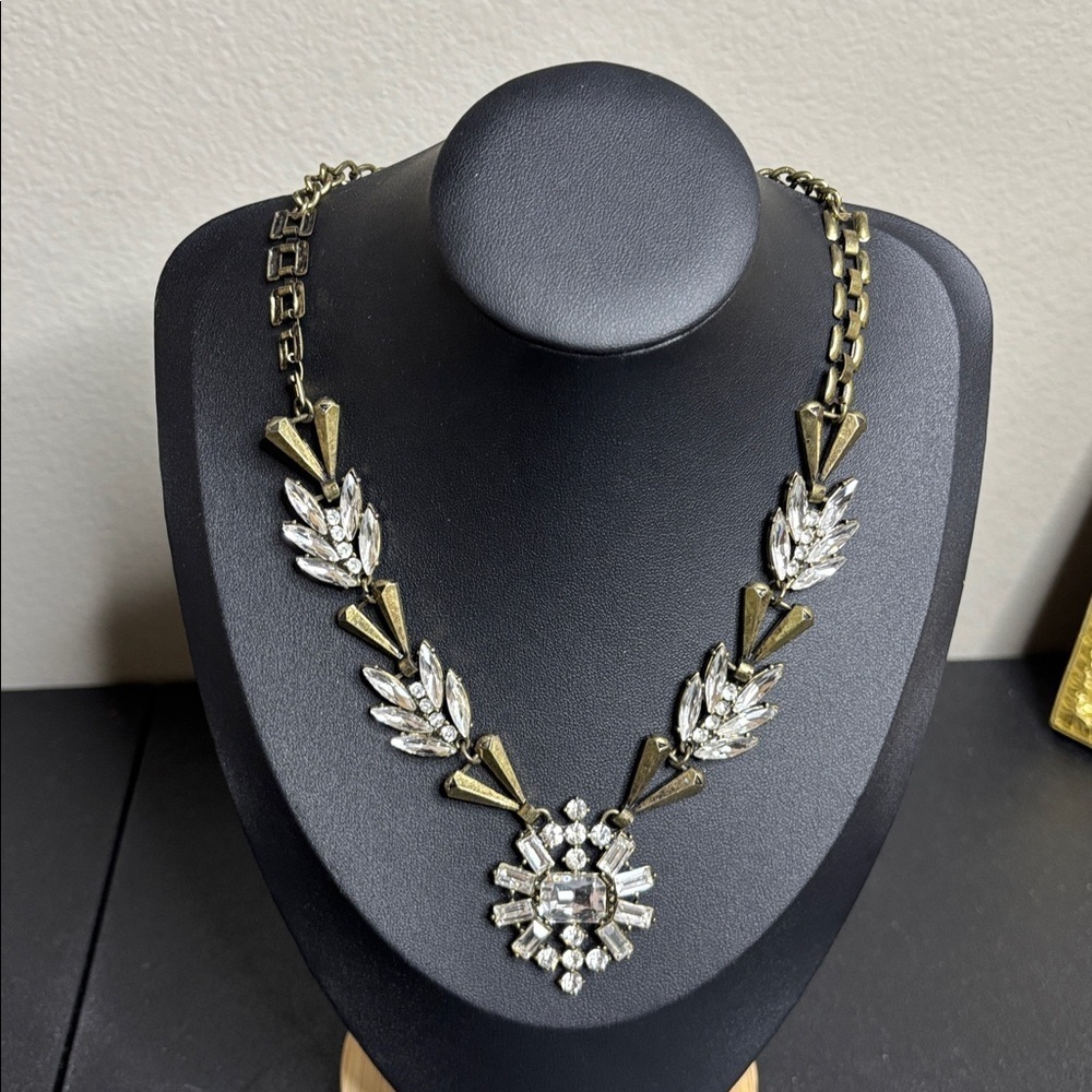 Fashion Statement Elegant Rhinestone Necklace